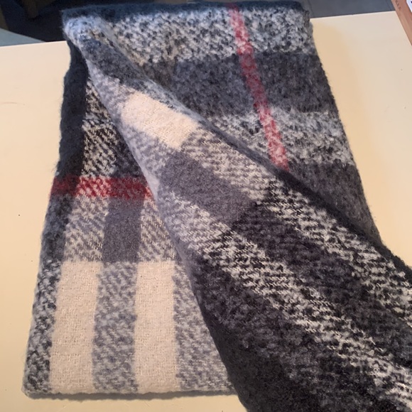 GORGEOUS BRAND NEW WARM WIDE SCARF - Picture 4 of 6